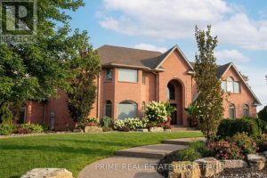 5-bedroom home for sale in Chatham-kent — 4 Crawford Street