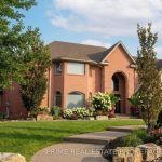 5-bedroom home for sale in Chatham-kent — 4 Crawford Street (Photo 3)
