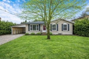 4-bedroom home for sale in Simcoe — 4 Lyndhurst Avenue