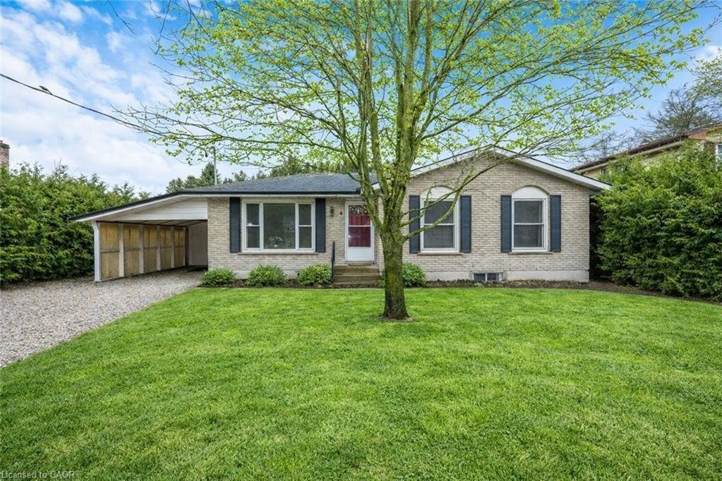 4-bedroom home for sale in Simcoe — 4 Lyndhurst Avenue (Photo 1)