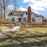3-bedroom home for sale in Ancaster — 514 Wilson Street E (Photo 1)