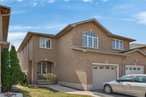 4-bedroom home for sale in Hamilton — 51 Jonathon Court
