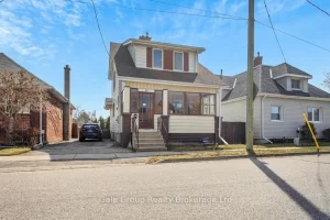 3-bedroom detached home for sale in Brantford — 52 Bishop Street