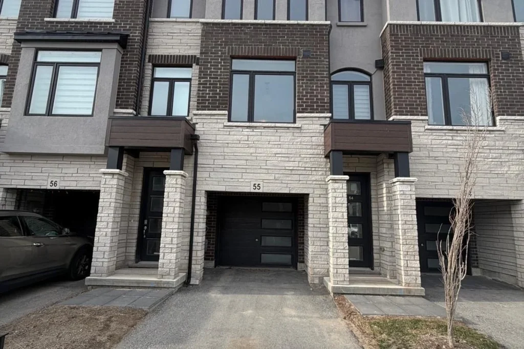 4-bedroom home for rent in Cambridge — 55 - 290 Equestrian Way (Photo 1)