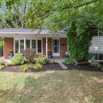 3-bedroom detached home for sale in Halton — 5609 Thorn Lane (Photo 4)