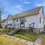 4-bedroom detached home for sale in Hamilton — 560 Stone Church Road E (Photo 1)