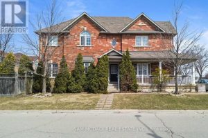 4-bedroom home for sale in Mississauga — 5625 Passion Flower Boulevard