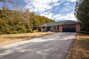 3-bedroom detached home for sale in York — 567 Lake Drive E