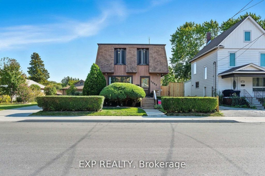 3-bedroom detached home for sale in Niagara — 5904 Prospect Street (Photo 1)