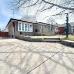 3-bedroom detached home for sale in Niagara — 5904 Prospect Street (Photo 3)