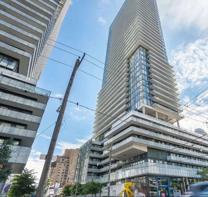 1-bedroom common element condo for rent in Toronto — 608 - 161 Roehampton Avenue (Photo 1)