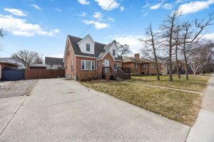 3-bedroom detached home for sale in Lambton — 617 Cathcart Boulevard