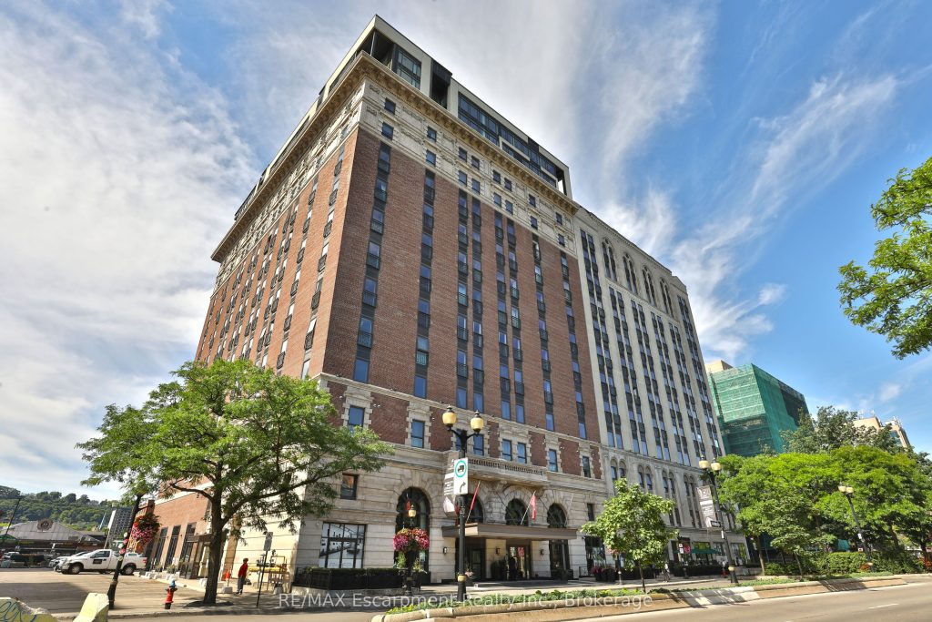 1-bedroom condo apartment for rent in Hamilton — 618 - 118 King Street E (Photo 1)
