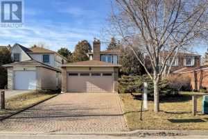 4-bedroom home for sale in Toronto — 62 Dersingham Crescent