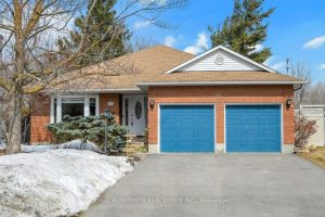 3-bedroom detached home for sale in Ottawa — 62 Topley Crescent