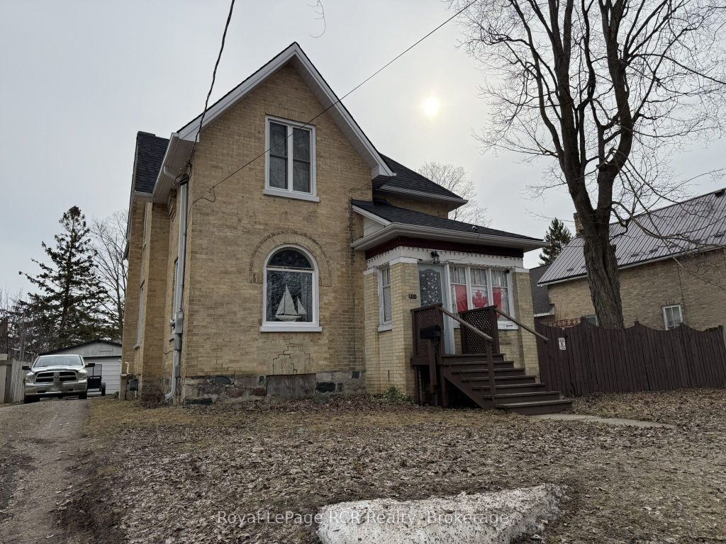 3-bedroom detached home for sale in Grey County — 631 9th Avenue (Photo 1)