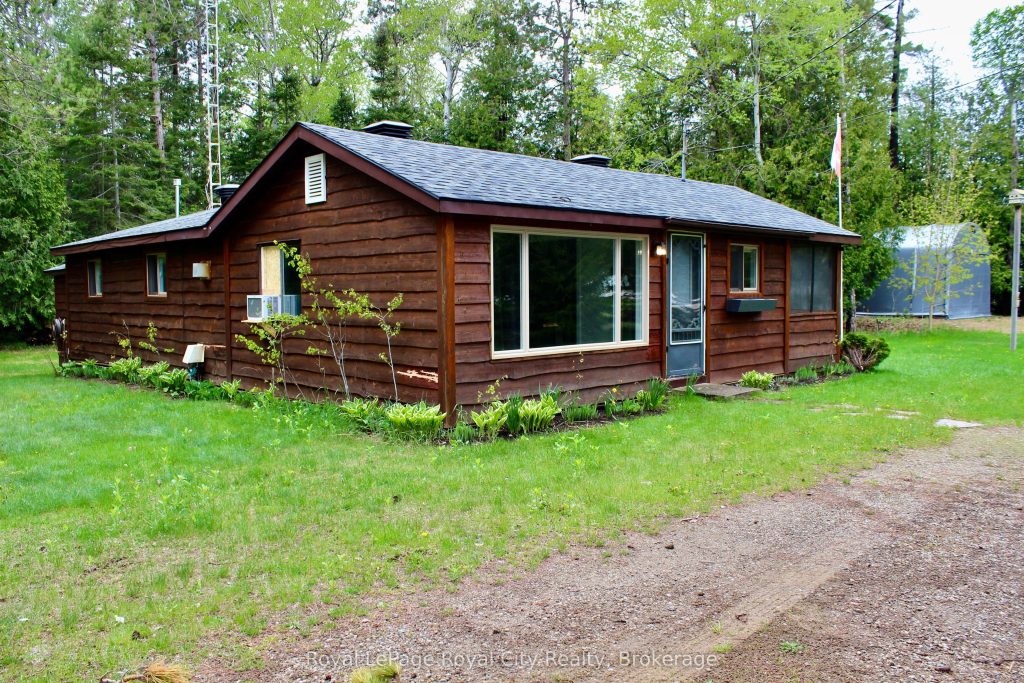 3-bedroom detached home for sale in Bruce — 6339 6 Highway (Photo 1)