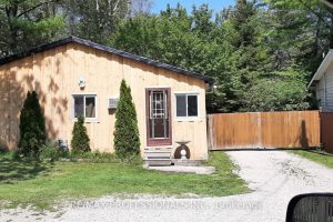 Studio investment home for sale in Wasaga Beach — 63 Beck Street