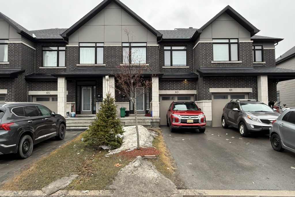3-bedroom att/row/townhouse for rent in Ottawa — 63 Heirloom Street (Photo 1)