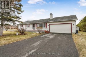 3-bedroom home for sale in Ottawa — 6454 Waterbury Lane
