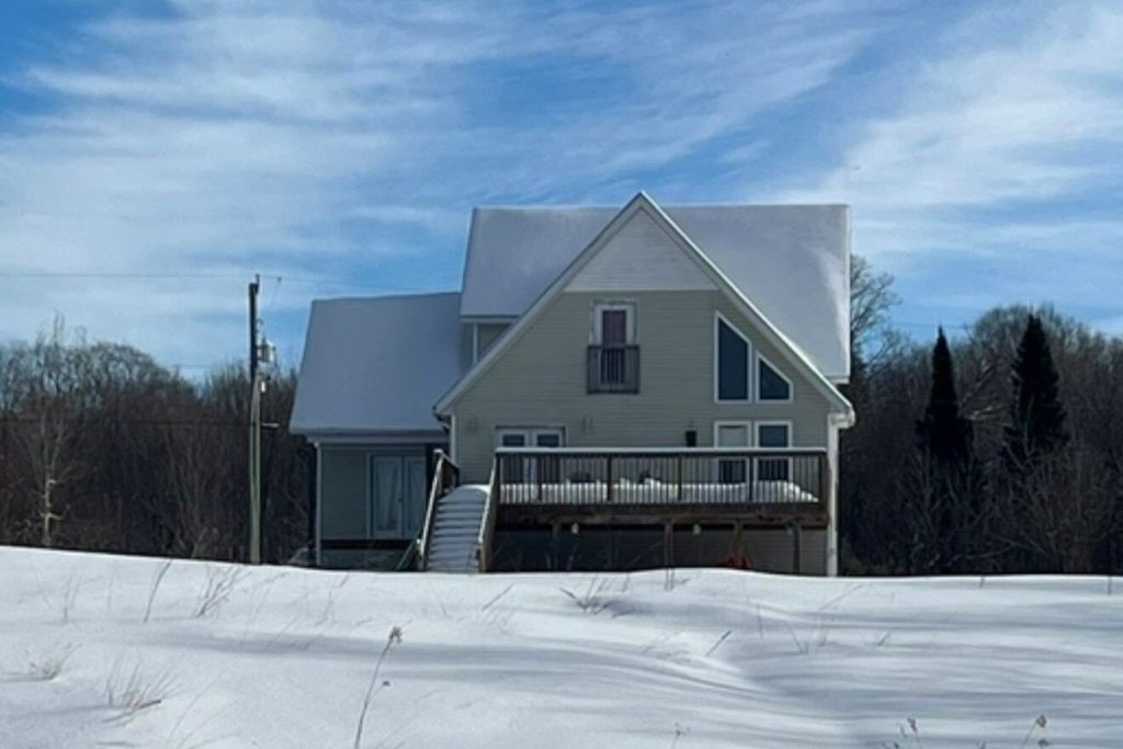 3-bedroom detached home for sale in Parry Sound — 64 Jones Road (Photo 1)
