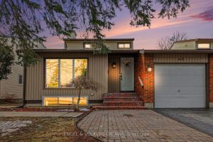 4-bedroom link home for sale in Ottawa — 64 Malvern Drive