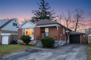 4-bedroom home for sale in Toronto — 65 Hadrian Drive
