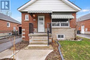 5-bedroom home for sale in Toronto — 667 Pharmacy Avenue