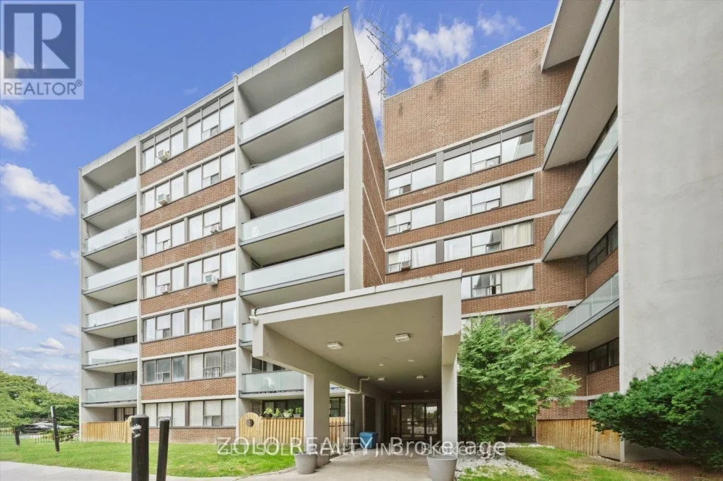 3-bedroom home for sale in Mississauga — 707 - 2121 Roche Court (Photo 1)
