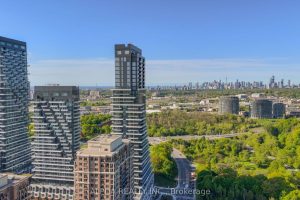 3-bedroom condo apartment for sale in Toronto — 709 - 10 Inn On The Park Drive