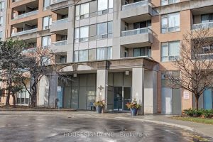 2-bedroom condo apartment for sale in York — 711 - 9 Northern Hts Drive