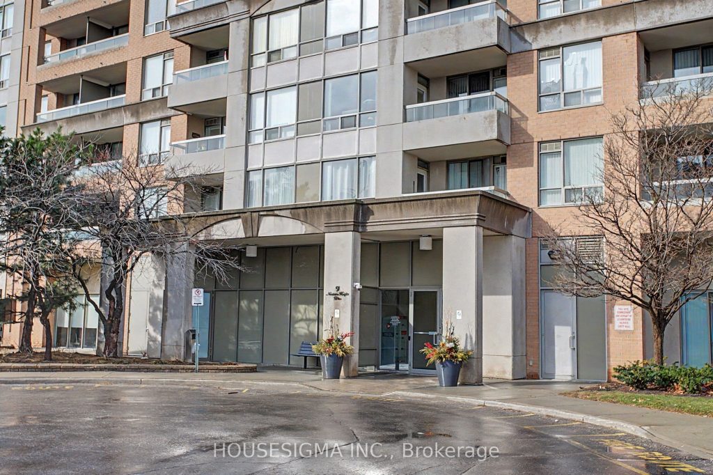 2-bedroom condo apartment for sale in York — 711 - 9 Northern Hts Drive (Photo 1)