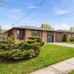 3-bedroom detached home for sale in Toronto — 711 Cowan Circle (Photo 5)