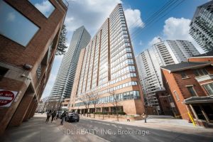 Studio condo apartment for sale in Toronto — 713 - 1055 Bay Street