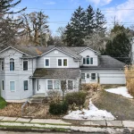 4-bedroom home for sale in Fort Erie — 750 Lakeshore Road (Photo 4)
