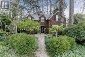 5-bedroom home for sale in Aurora — 78 Wells Street