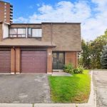 3-bedroom condo townhouse for sale in Peel — 7 - 400 Mississauga Valley Boulevard (Photo 3)