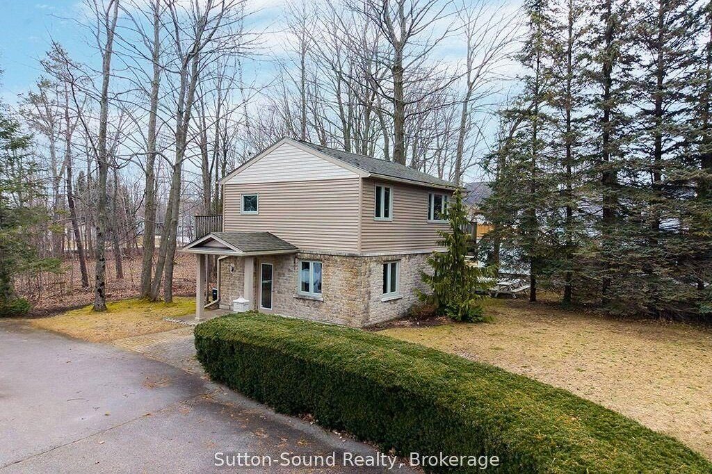 Studio store w apt/office home for sale in Bruce — 7 Peter Street S (Photo 1)