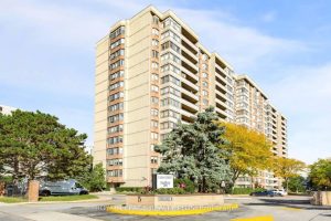 3-bedroom condo apartment for sale in Peel — 803 - 5 Lisa Street