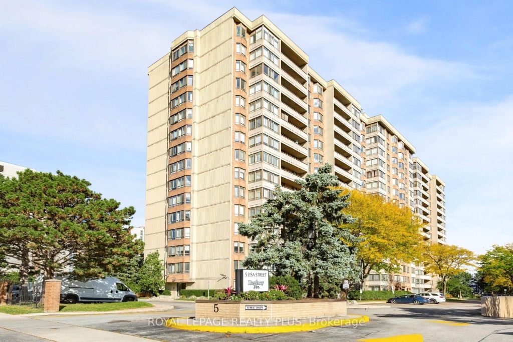 3-bedroom condo apartment for sale in Peel — 803 - 5 Lisa Street (Photo 1)