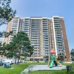 3-bedroom condo apartment for sale in Peel — 803 - 5 Lisa Street (Photo 4)