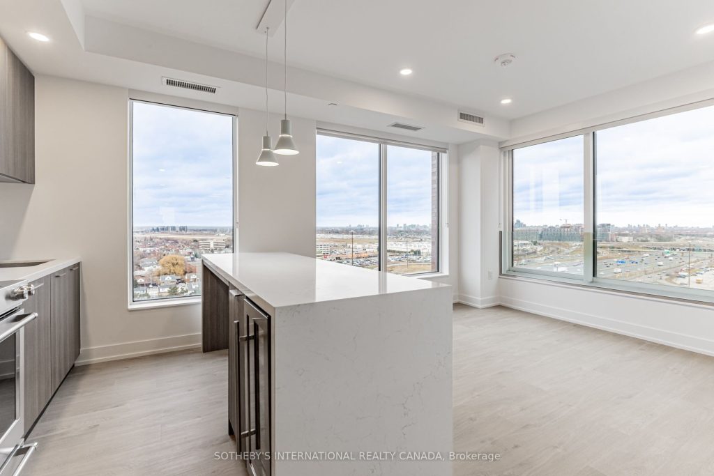 3-bedroom condo apartment for rent in Toronto — 808 - 31 York Garden Way (Photo 1)