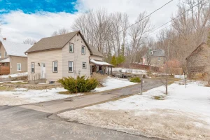 3-bedroom detached home for sale in Renfrew — 82 Bonnechere Street E