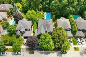 4-bedroom detached home for sale in York — 86 Charing Crescent