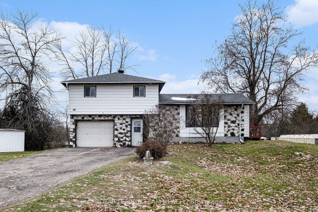 3-bedroom detached home for sale in Lanark — 88 Bay Road (Photo 1)