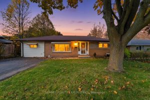3-bedroom detached home for sale in Oxford — 893 Cromwell Street