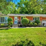 3-bedroom detached home for sale in Hamilton — 894 Bishop Place (Photo 1)