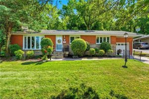 3-bedroom detached home for sale in Hamilton — 894 Bishop Place