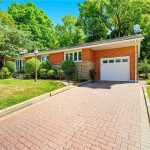 3-bedroom detached home for sale in Hamilton — 894 Bishop Place (Photo 2)