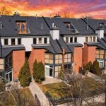 3-bedroom condo townhouse for sale in York — 8 - 100 Arbors Lane (Photo 1)